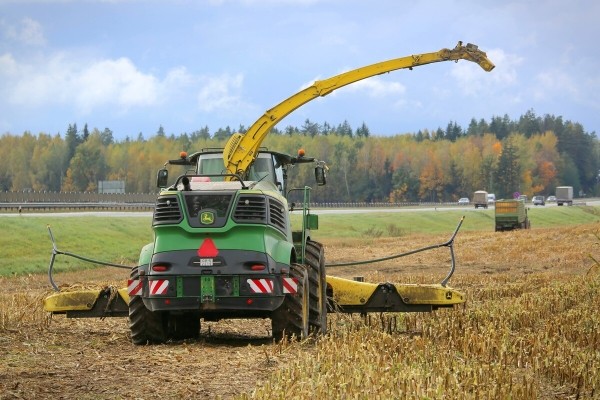 «Днёвка» — 168 рублей! Сколько зарабатывает механизатор на кормоуборочном комбайне John Deere «Днёвка» — 168 рублей! Сколько зарабатывает механизатор на кормоуборочном комбайне John Deere