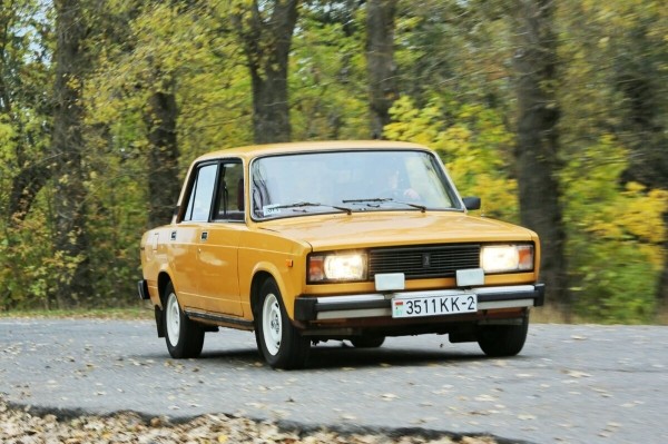 В одних руках с 1982 года! В Беларуси продают редкий ВАЗ-2105 с красным салоном В одних руках с 1982 года! В Беларуси продают редкий ВАЗ-2105 с красным салоном