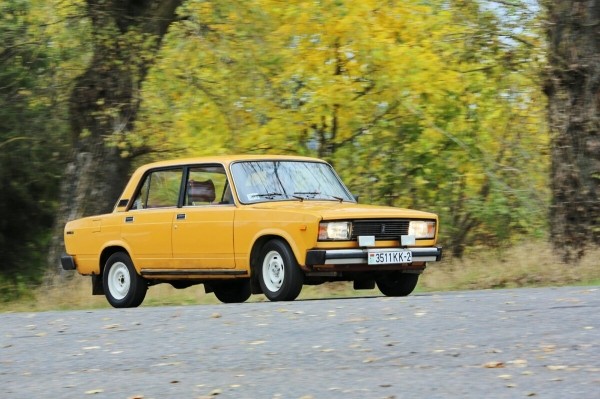 В одних руках с 1982 года! В Беларуси продают редкий ВАЗ-2105 с красным салоном В одних руках с 1982 года! В Беларуси продают редкий ВАЗ-2105 с красным салоном