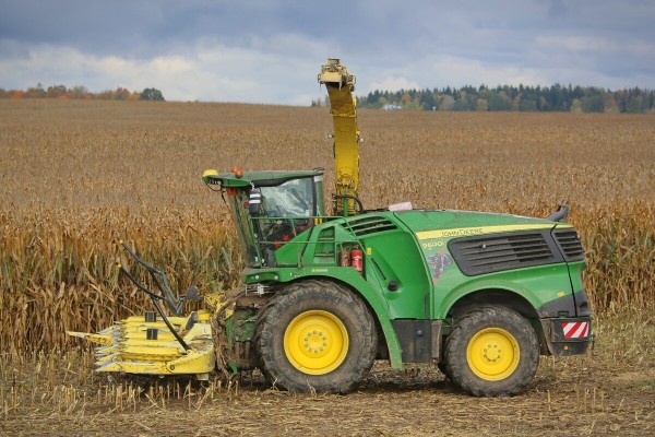 «Днёвка» — 168 рублей! Сколько зарабатывает механизатор на кормоуборочном комбайне John Deere «Днёвка» — 168 рублей! Сколько зарабатывает механизатор на кормоуборочном комбайне John Deere