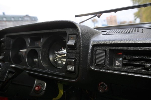 В одних руках с 1982 года! В Беларуси продают редкий ВАЗ-2105 с красным салоном В одних руках с 1982 года! В Беларуси продают редкий ВАЗ-2105 с красным салоном