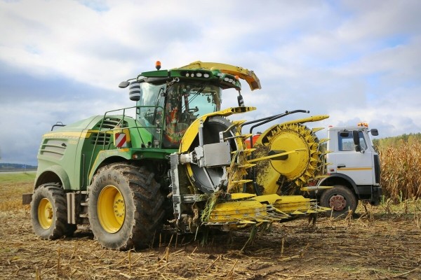 «Днёвка» — 168 рублей! Сколько зарабатывает механизатор на кормоуборочном комбайне John Deere «Днёвка» — 168 рублей! Сколько зарабатывает механизатор на кормоуборочном комбайне John Deere