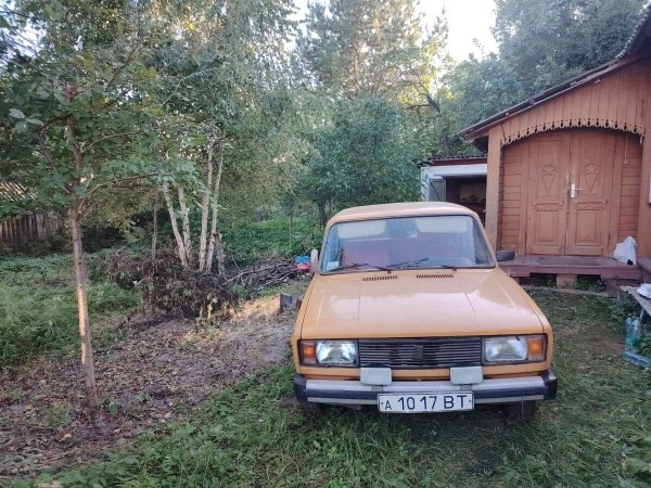 В одних руках с 1982 года! В Беларуси продают редкий ВАЗ-2105 с красным салоном В одних руках с 1982 года! В Беларуси продают редкий ВАЗ-2105 с красным салоном