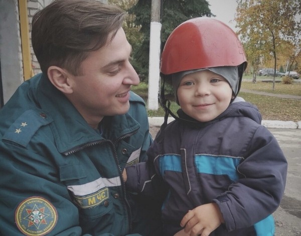 Белорус 10 лет работал водителем в МЧС, а потом стал дальнобойщиком. Вот что он рассказал Белорус 10 лет работал водителем в МЧС, а потом стал дальнобойщиком. Вот что он рассказал