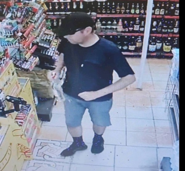 В Бресте устанавливаются личности двух посетителей магазина «Копеечка» В Бресте устанавливаются личности двух посетителей магазина «Копеечка»