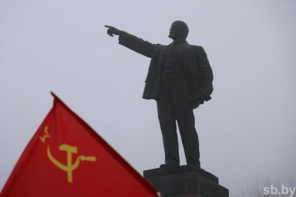 День Октябрьской революции отмечают в Бресте