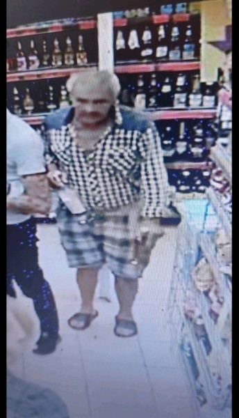 В Бресте устанавливаются личности двух посетителей магазина «Копеечка» В Бресте устанавливаются личности двух посетителей магазина «Копеечка»