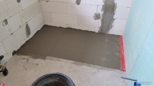 Белорусы потратили 16 000 рублей и сами сделали санузел