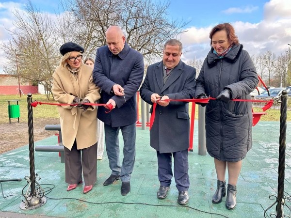 В Бресте открыли новую спортивную площадку В Бресте открыли новую спортивную площадку