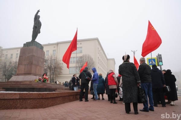 День Октябрьской революции отмечают в Бресте