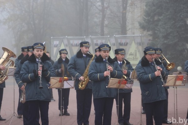 День Октябрьской революции отмечают в Бресте