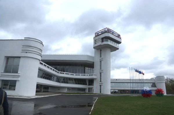 Какие самолеты принимает наш аэропорт, какие фильмы здесь снимали и в чем «изюминка» брестского аэрокомплекса? Какие самолеты принимает наш аэропорт, какие фильмы здесь снимали и в чем «изюминка» брестского аэрокомплекса?