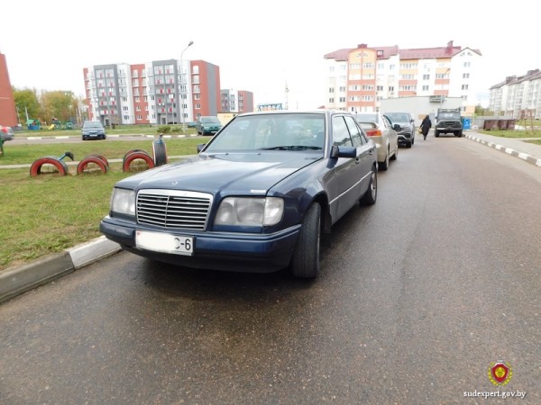 Белорус запрыгнул на капот и крышу автомобиля тёщи