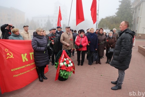 День Октябрьской революции отмечают в Бресте