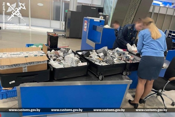 Белоруска везла из Турции четыре чемодана лекарств на 320 тысяч рублей — таможня не одобрила Белоруска везла из Турции четыре чемодана лекарств на 320 тысяч рублей — таможня не одобрила