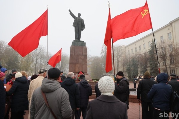 День Октябрьской революции отмечают в Бресте