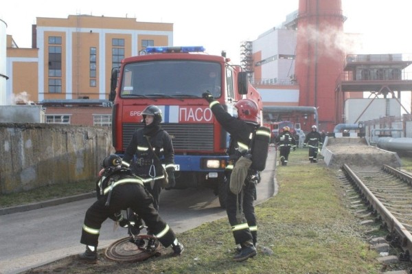 В Бресте спасатели успешно отработали сценарии чрезвычайной ситуации В Бресте спасатели успешно отработали сценарии чрезвычайной ситуации