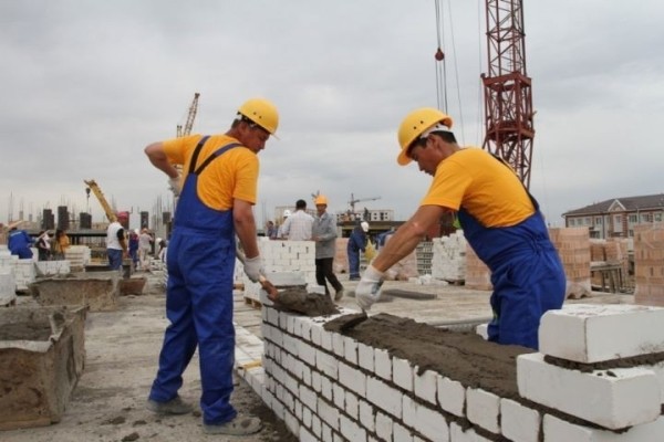 Сколько зарабатывают строители в Беларуси? Публикуем цифры Сколько зарабатывают строители в Беларуси? Публикуем цифры