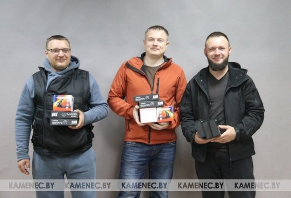 «Многомамы Бреста» и каменчане подарили ПСО «Юго-Запад» поисковые фонари «Многомамы Бреста» и каменчане подарили ПСО «Юго-Запад» поисковые фонари