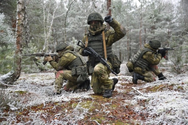 На полигоне под Брестом прошли учения На полигоне под Брестом прошли учения