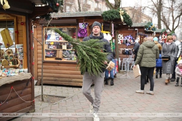 Сходили на предновогодние ярмарки и поговорили с брестчанами Сходили на предновогодние ярмарки и поговорили с брестчанами