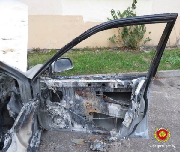 Мужчина поджог автомобиль бывшей Мужчина поджог автомобиль бывшей