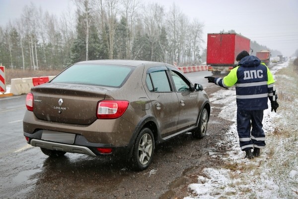 «Дальность полёта — 12 километров». Журналисты подежурили вместе с ГАИ и дроном на дороге