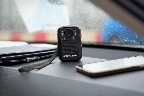 «Дальность полёта — 12 километров». Журналисты подежурили вместе с ГАИ и дроном на дороге