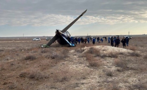 В Казахстане упал пассажирский самолет — видео и фото В Казахстане упал пассажирский самолет — видео и фото