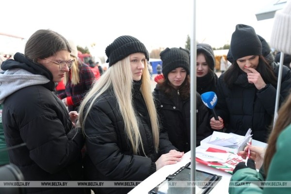 Мурал «Будущее Беларуси в твоих руках» появился в Барановичах Мурал «Будущее Беларуси в твоих руках» появился в Барановичах