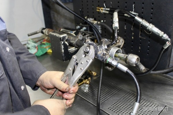 Профессиональный ремонт и восстановление рулевых реек для всех типов транспортных средств в центре Бреста Профессиональный ремонт и восстановление рулевых реек для всех типов транспортных средств в центре Бреста