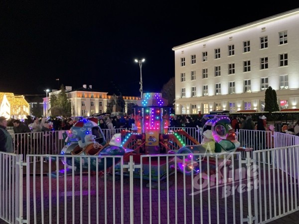 Главная новогодняя красавица Бреста зажглась — видео