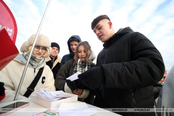 Мурал «Будущее Беларуси в твоих руках» появился в Барановичах Мурал «Будущее Беларуси в твоих руках» появился в Барановичах