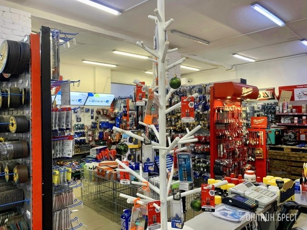 Ваши мужчины будут довольны! В этом строительном магазине Бреста огромный выбор товаров. Сделали для вас фотоэкскурсию Ваши мужчины будут довольны! В этом строительном магазине Бреста огромный выбор товаров. Сделали для вас фотоэкскурсию