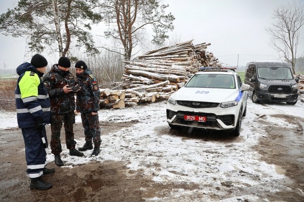 «Дальность полёта — 12 километров». Журналисты подежурили вместе с ГАИ и дроном на дороге