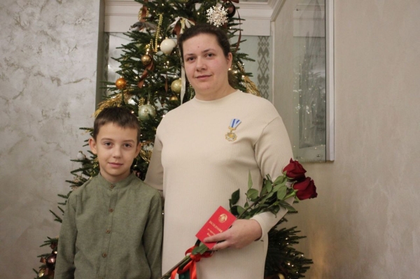 В Ленинском районе г. Бреста вручили орден Матери многодетной матери Светлане Демчук В Ленинском районе г. Бреста вручили орден Матери многодетной матери Светлане Демчук