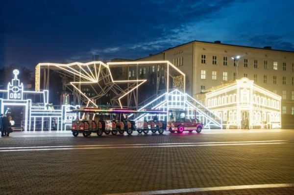 Главная площадь Бреста готовится к открытию новогодней ёлки Главная площадь Бреста готовится к открытию новогодней ёлки