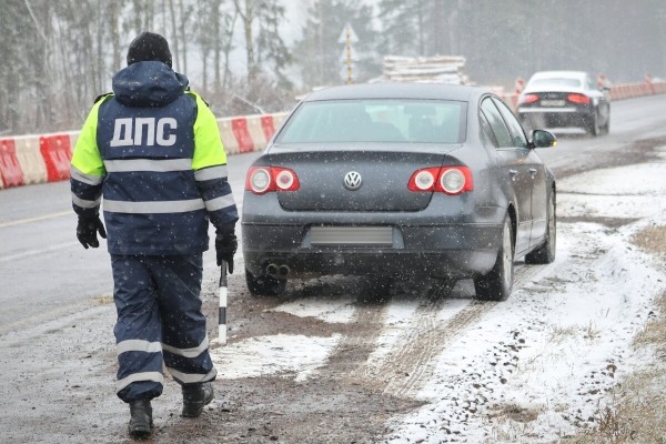 «Дальность полёта — 12 километров». Журналисты подежурили вместе с ГАИ и дроном на дороге