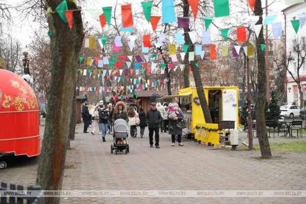 Сходили на предновогодние ярмарки и поговорили с брестчанами Сходили на предновогодние ярмарки и поговорили с брестчанами