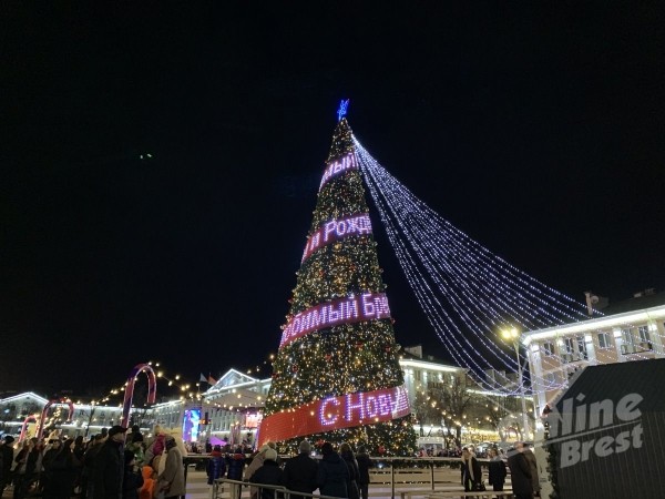 Главная новогодняя красавица Бреста зажглась — видео