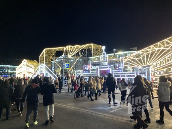 Главная новогодняя красавица Бреста зажглась — видео