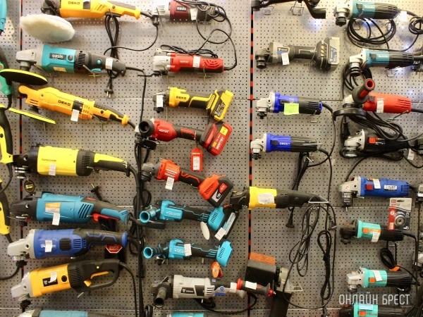 Ваши мужчины будут довольны! В этом строительном магазине Бреста огромный выбор товаров. Сделали для вас фотоэкскурсию Ваши мужчины будут довольны! В этом строительном магазине Бреста огромный выбор товаров. Сделали для вас фотоэкскурсию