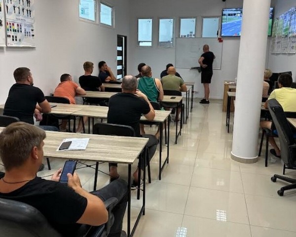 Пинчанин открыл школу для дальнобойщиков в Польше. Выгодно? Пинчанин открыл школу для дальнобойщиков в Польше. Выгодно?