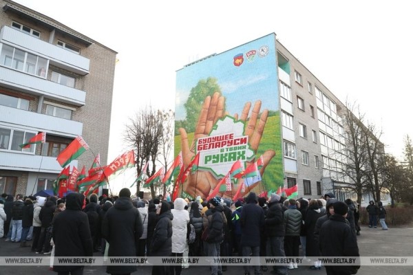 Мурал «Будущее Беларуси в твоих руках» появился в Барановичах Мурал «Будущее Беларуси в твоих руках» появился в Барановичах
