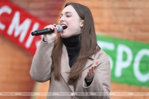 Мурал «Будущее Беларуси в твоих руках» появился в Барановичах Мурал «Будущее Беларуси в твоих руках» появился в Барановичах