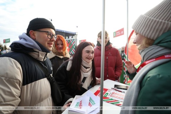 Мурал «Будущее Беларуси в твоих руках» появился в Барановичах Мурал «Будущее Беларуси в твоих руках» появился в Барановичах