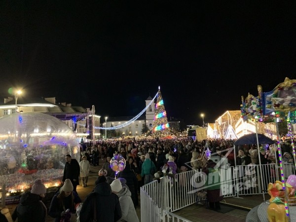 Главная новогодняя красавица Бреста зажглась — видео