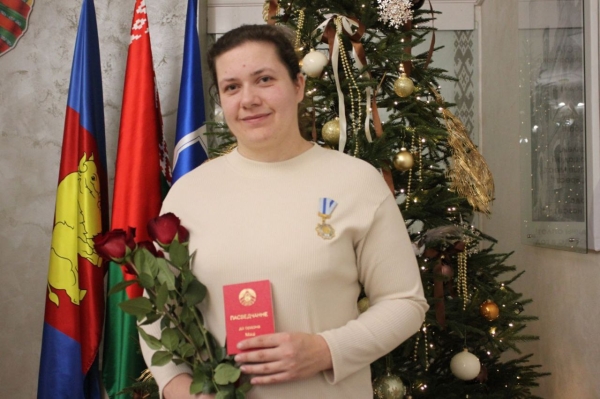 В Ленинском районе г. Бреста вручили орден Матери многодетной матери Светлане Демчук В Ленинском районе г. Бреста вручили орден Матери многодетной матери Светлане Демчук