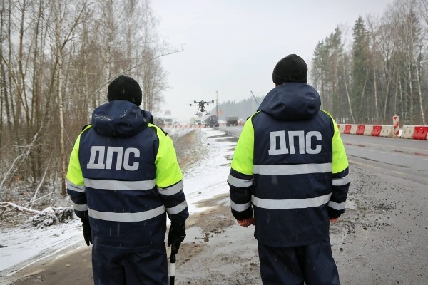 «Дальность полёта — 12 километров». Журналисты подежурили вместе с ГАИ и дроном на дороге