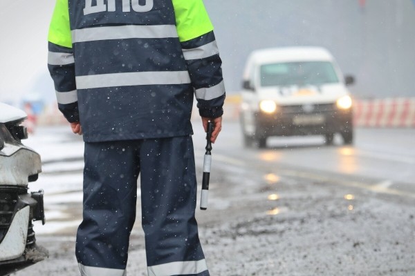 «Дальность полёта — 12 километров». Журналисты подежурили вместе с ГАИ и дроном на дороге